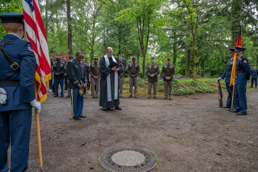 Kindergraves Memorial honors 451 American infants