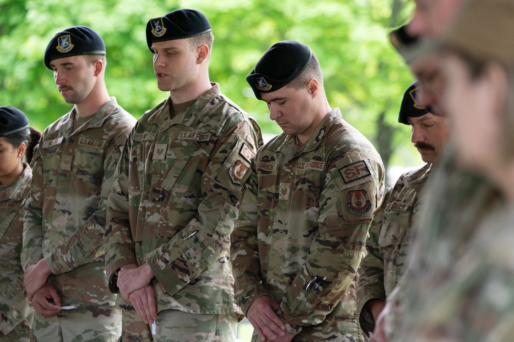 Vigil held to remember fallen defenders