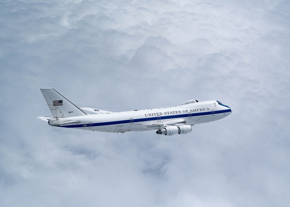 E-4B Nightwatch flies over Midwest