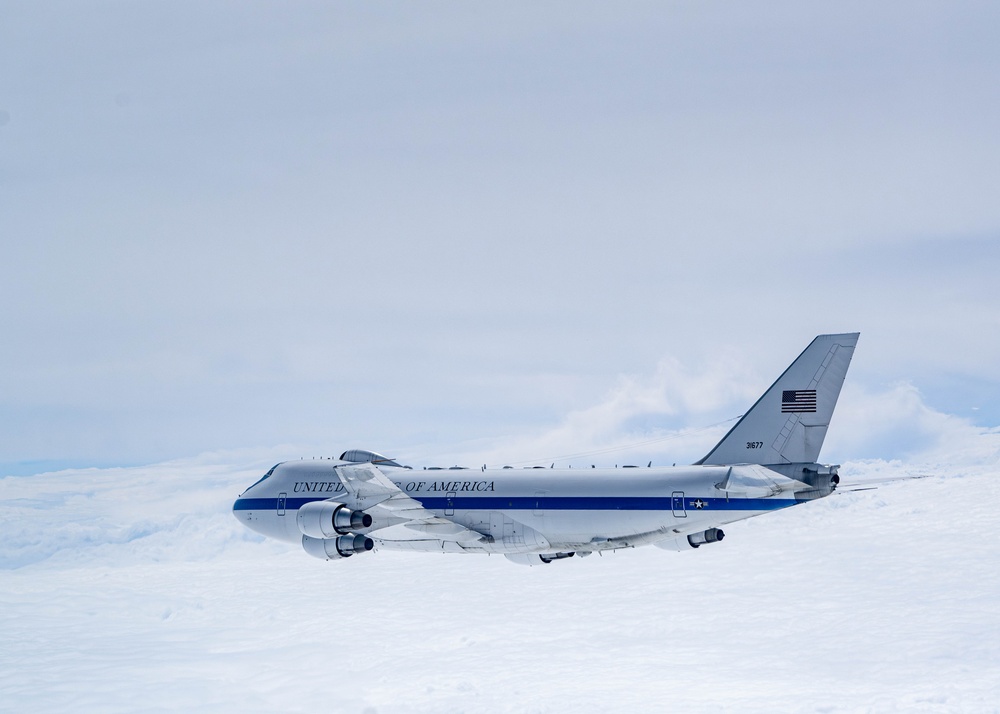 E-4B Nightwatch flies over Midwest