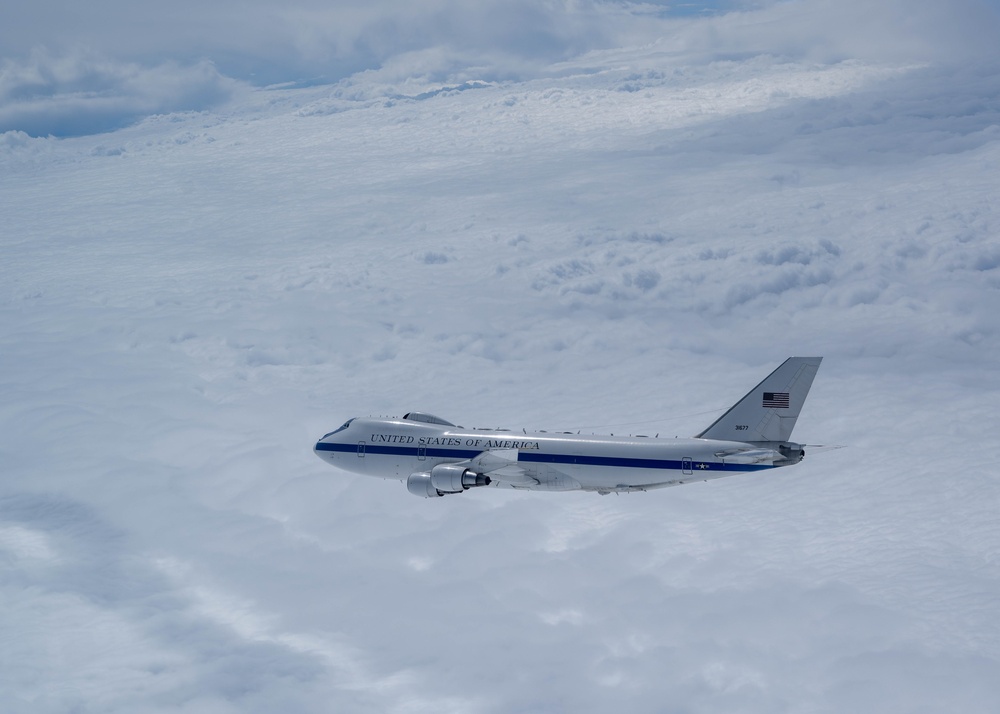 E-4B Nightwatch flies over Midwest