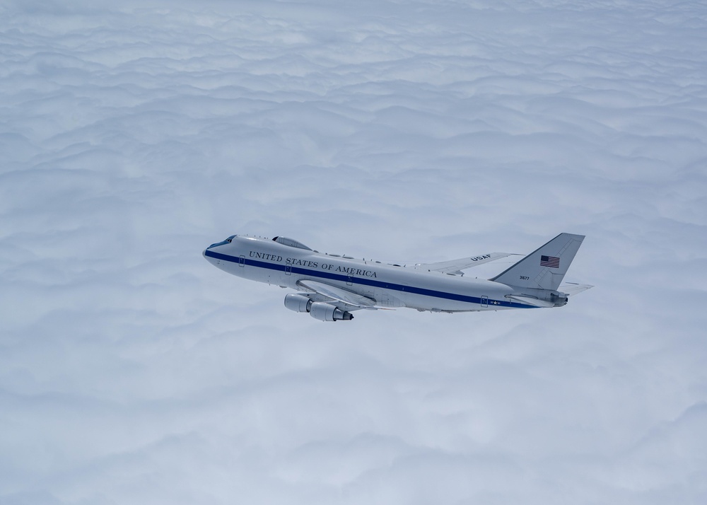 E-4B Nightwatch flies over Midwest