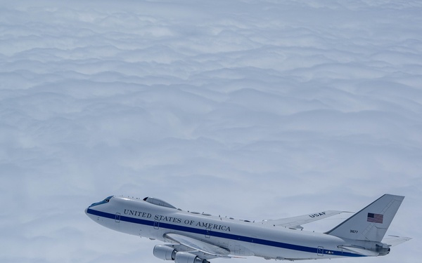 E-4B Nightwatch flies over Midwest