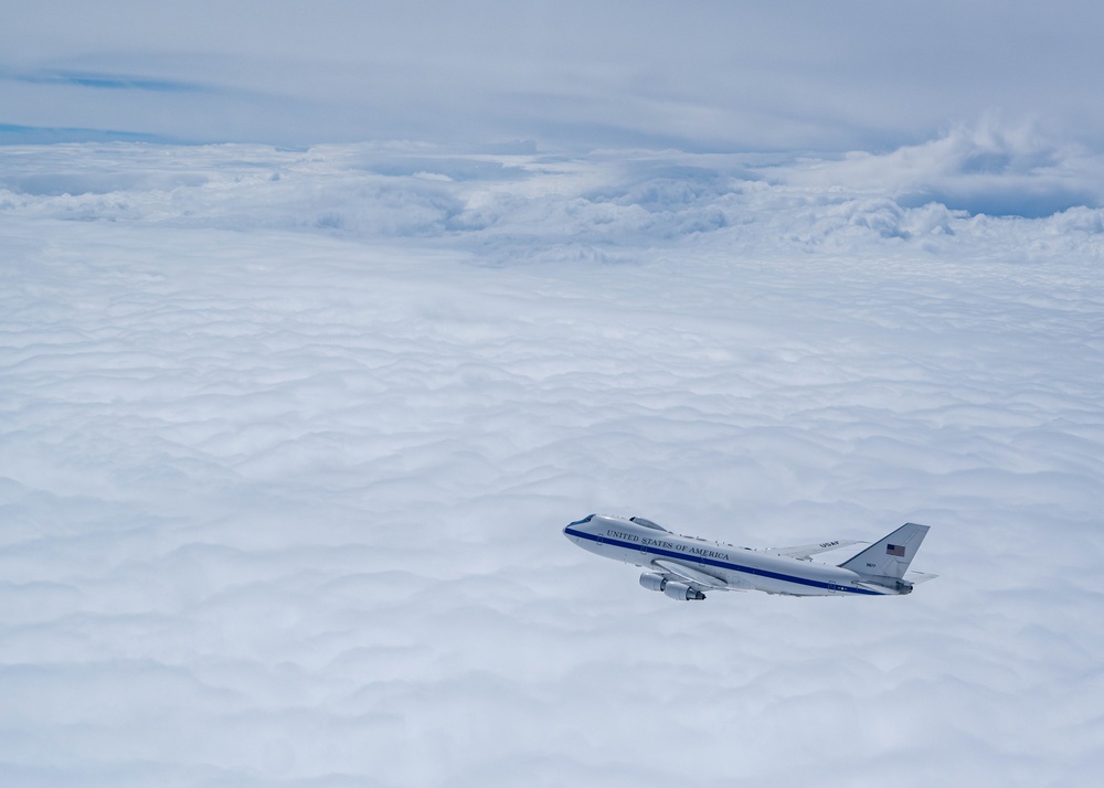 E-4B Nightwatch flies over Midwest