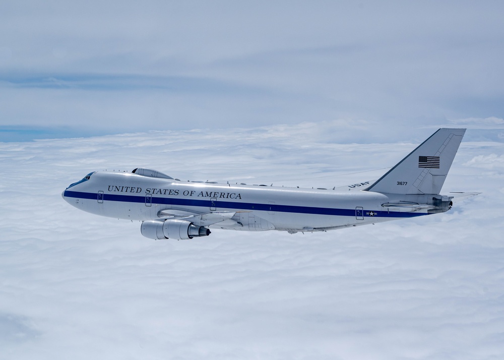 E-4B Nightwatch flies over Midwest