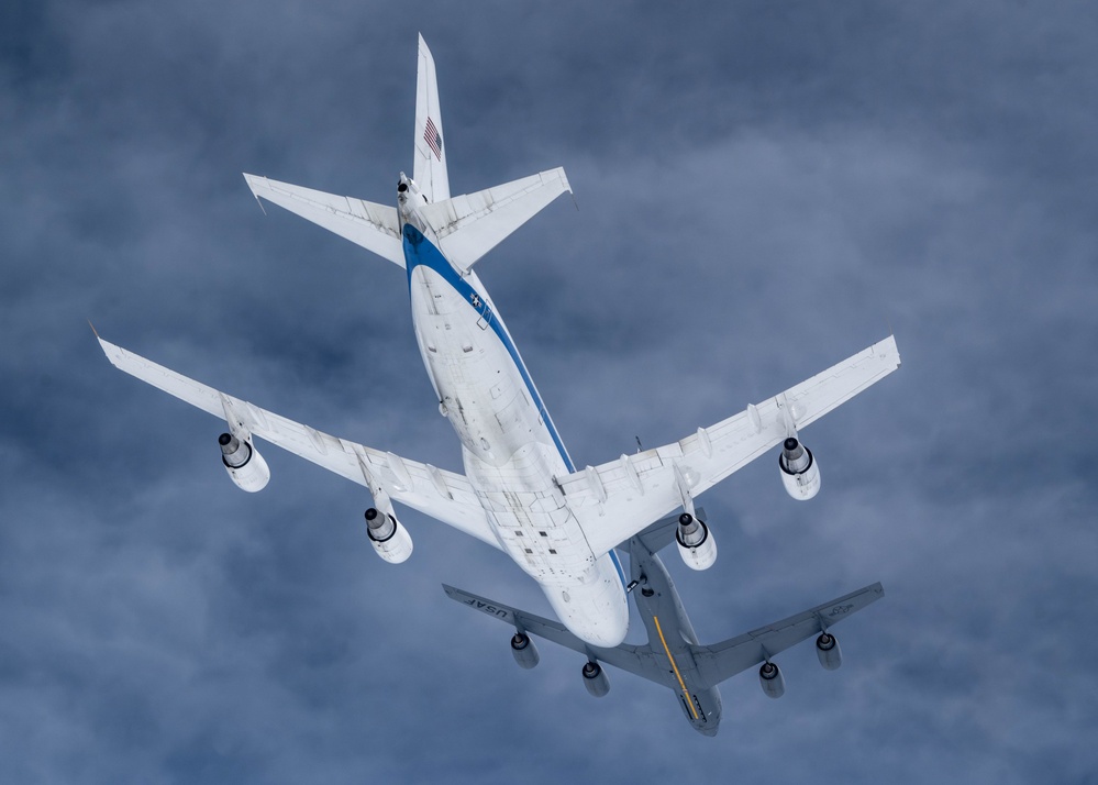 126th Air Refueling squadron refuels E-4B Nightwatch