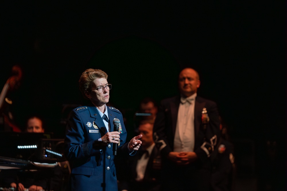 Gen Van Ovost Speaks at Band of Mid-America Concert