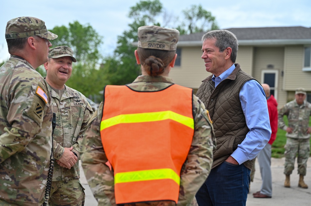 Nebraska Governor and Adjutant General visit Nebraska National Guard traffic control points