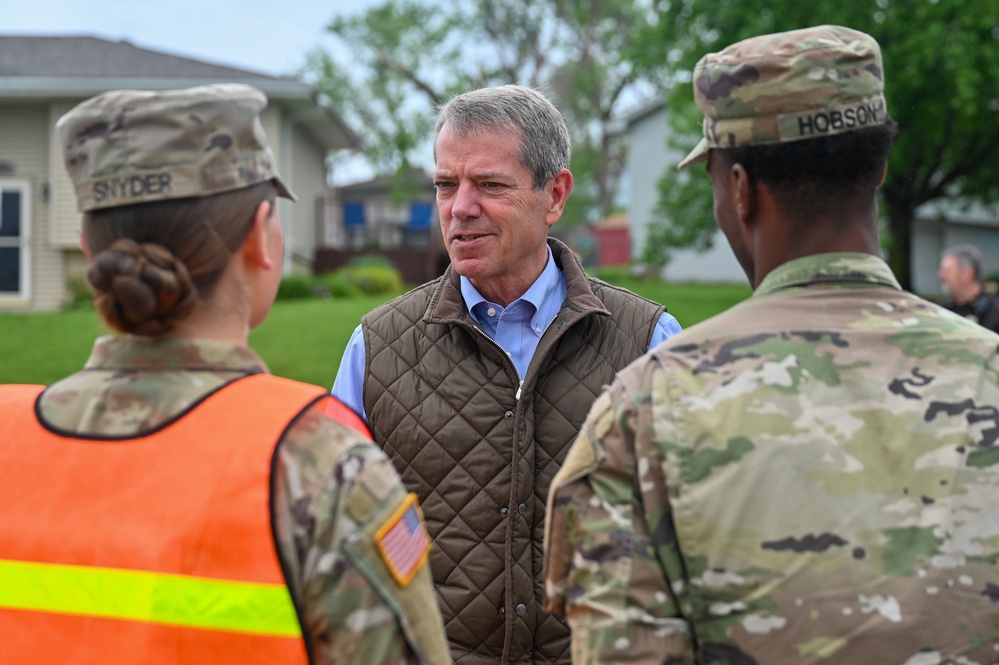 Nebraska Governor and Adjutant General visit Nebraska National Guard traffic control points