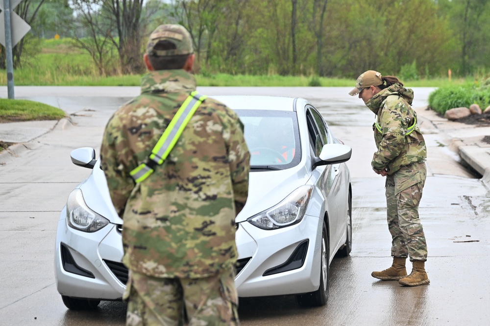 Nebraska Governor and Adjutant General visit Nebraska National Guard traffic control points