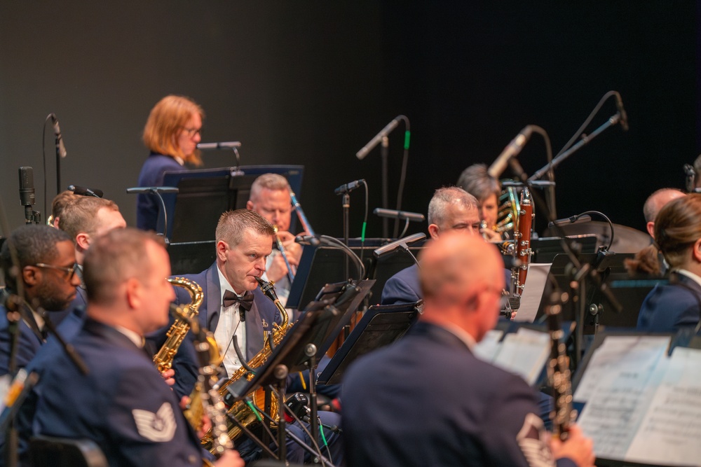 Gen Van Ovost Speaks at Band of Mid-America Concert