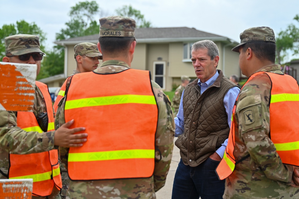 Nebraska Governor and Adjutant General visit Nebraska National Guard traffic control points