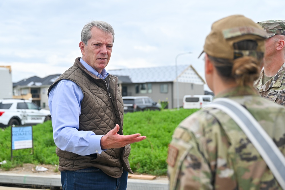 Nebraska Governor and Adjutant General visit Nebraska National Guard traffic control points