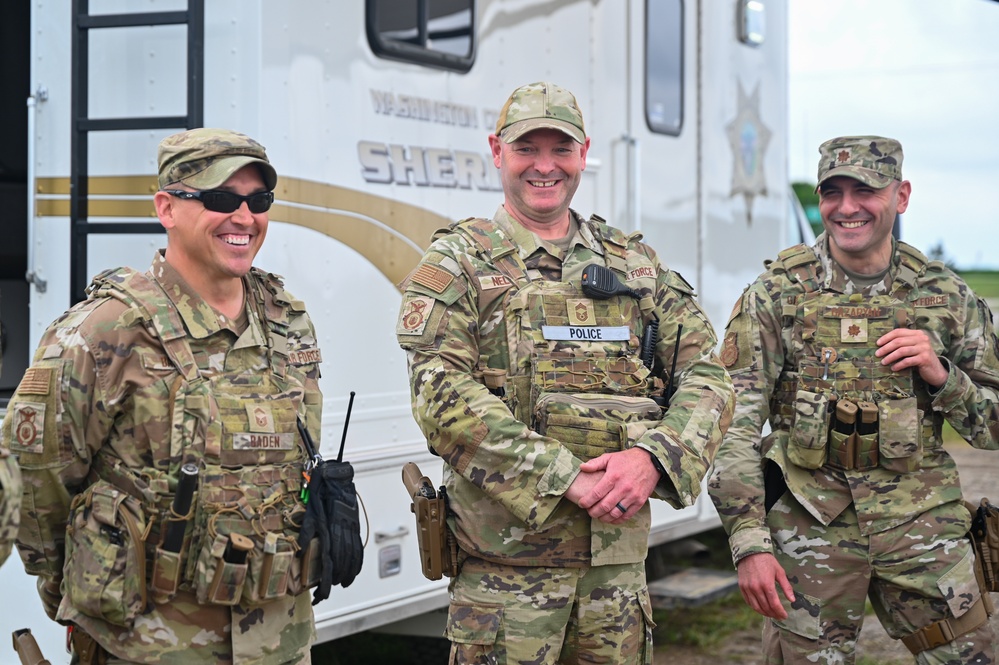 Nebraska Governor and Adjutant General visit Nebraska National Guard traffic control points