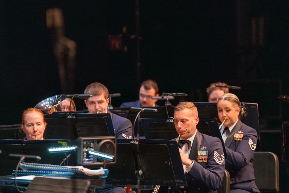 Gen Van Ovost Speaks at Band of Mid-America Concert