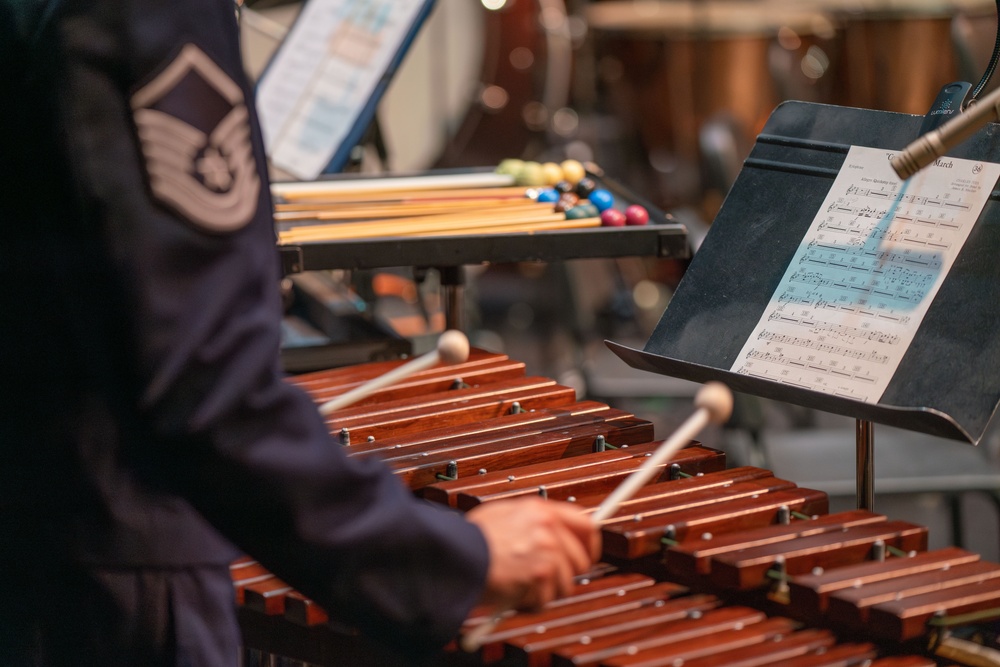 Gen Van Ovost Speaks at Band of Mid-America Concert