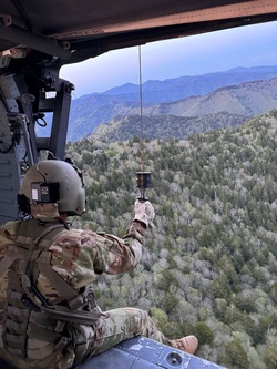 Tennessee National Guard rescues hiker in Smoky Mountains