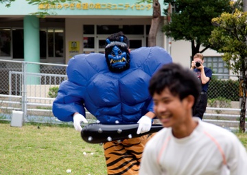 MARINES IMMERSE IN JAPANESE CULTURE WITH LOCAL CHILDREN FROM NORTH TO SOUTH / 北から南から、海兵隊員、地元の子どもたちとボランティアで日本文化に浸る
