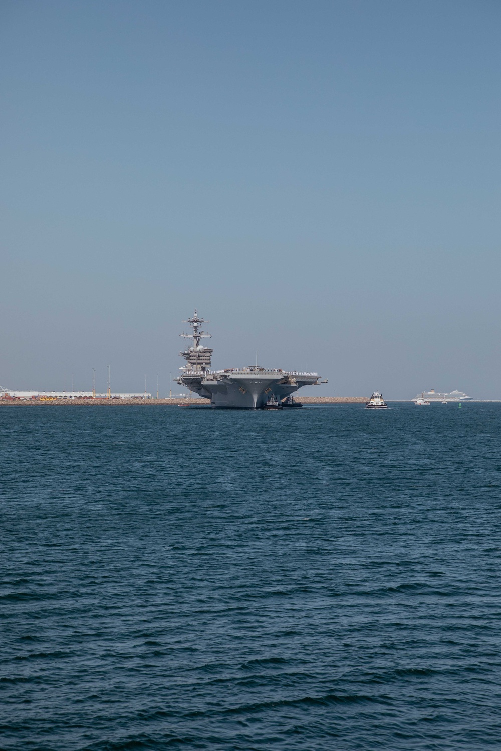 USS Carl Vinson (CVN 70) arrives at LAFW