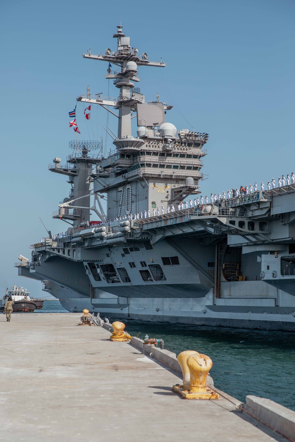 USS Carl Vinson (CVN 70) arrives at LAFW