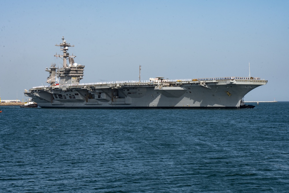 USS Carl Vinson arrives at LAFW