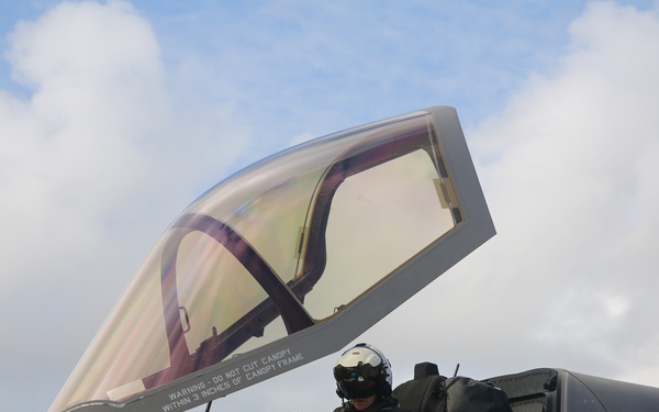 U.S.-AUS Aerial Refueling Across the Pacific