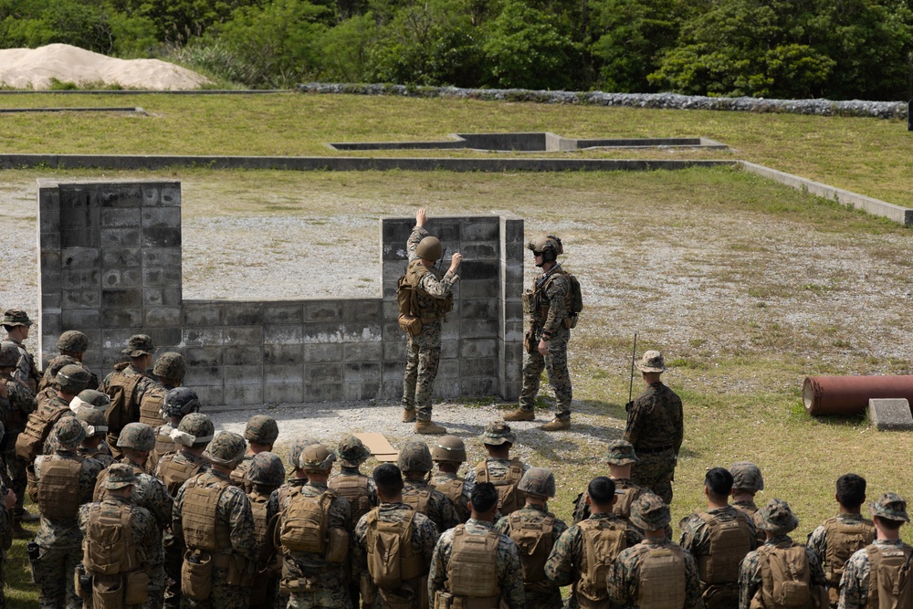 DVIDS - Images - Marines with 3rd Intelligence Battalion throw grenades ...