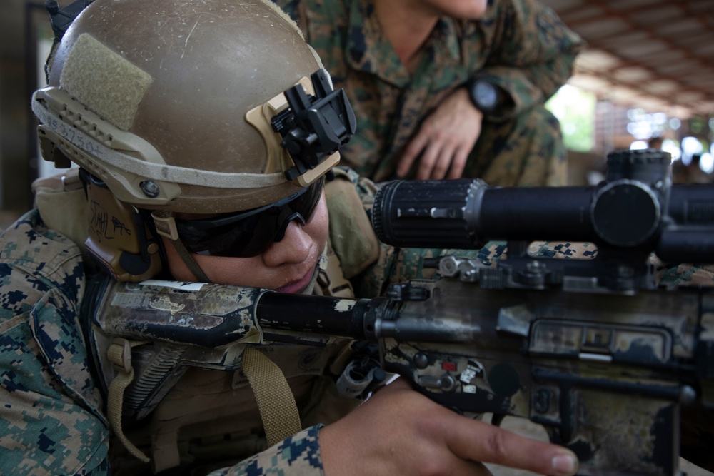 1/7, Philippine service members conduct known distance range