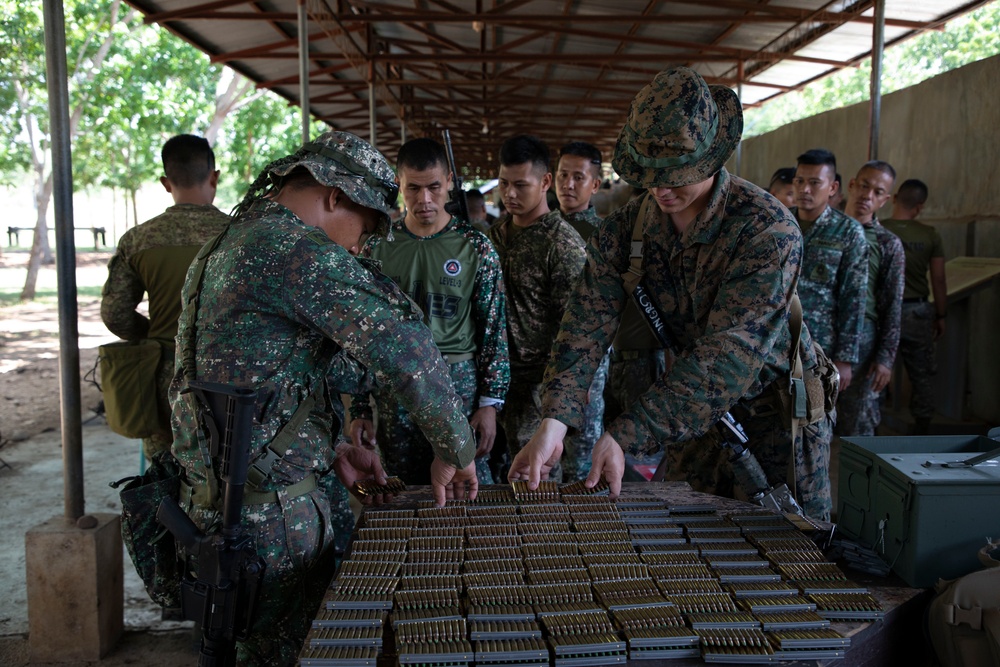 1/7, Philippine service members conduct known distance range