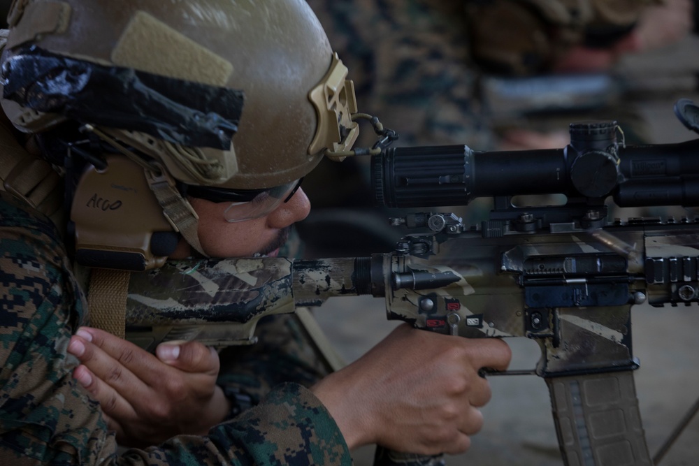 1/7, Philippine service members conduct known distance range