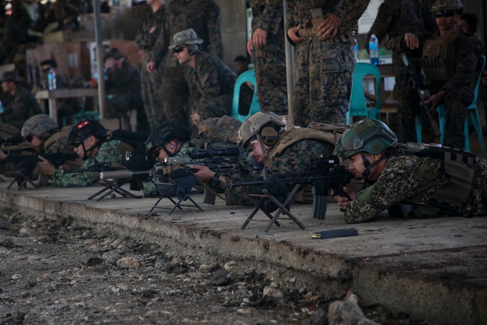 1/7, Philippine service members conduct known distance range