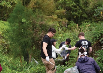 MARINES FIGHT FOR NATURE: HELP REMOVAL OF INVASIVE ALIEN PLANT / 海兵隊、自然と奮闘：特定外来生物の防除を支援