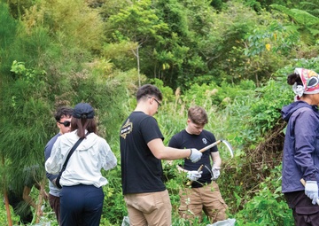 MARINES FIGHT FOR NATURE: HELP REMOVAL OF INVASIVE ALIEN PLANT / 海兵隊、自然と奮闘：特定外来生物の防除を支援