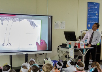 OKINAWAN MAYOR SHARES HIS THOUGHTS THROUGH BOOK READING AT KINSER ELEMENTARY SCHOOL / キンザー小学校で浦添市長が読み聞かせ ・・・  伝える思い