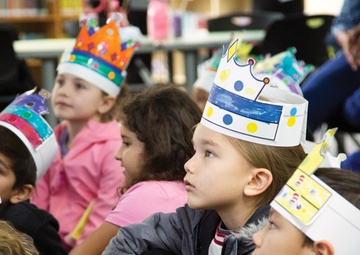 OKINAWAN MAYOR SHARES HIS THOUGHTS THROUGH BOOK READING AT KINSER ELEMENTARY SCHOOL / キンザー小学校で浦添市長が読み聞かせ ・・・  伝える思い