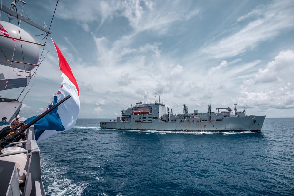 Netherlands, U.S. naval forces conduct South China Sea operations