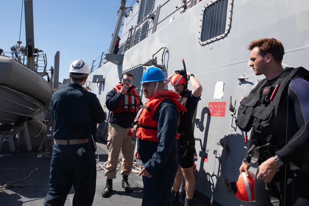 USS Paul Ignatius (DDG 117) Conducts Man Overboard Drill