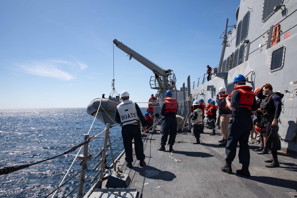 USS Paul Ignatius (DDG 117) Conducts Man Overboard Drill