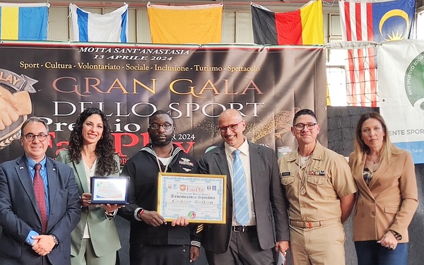 Sailor Awarded for Community Service in Sicily