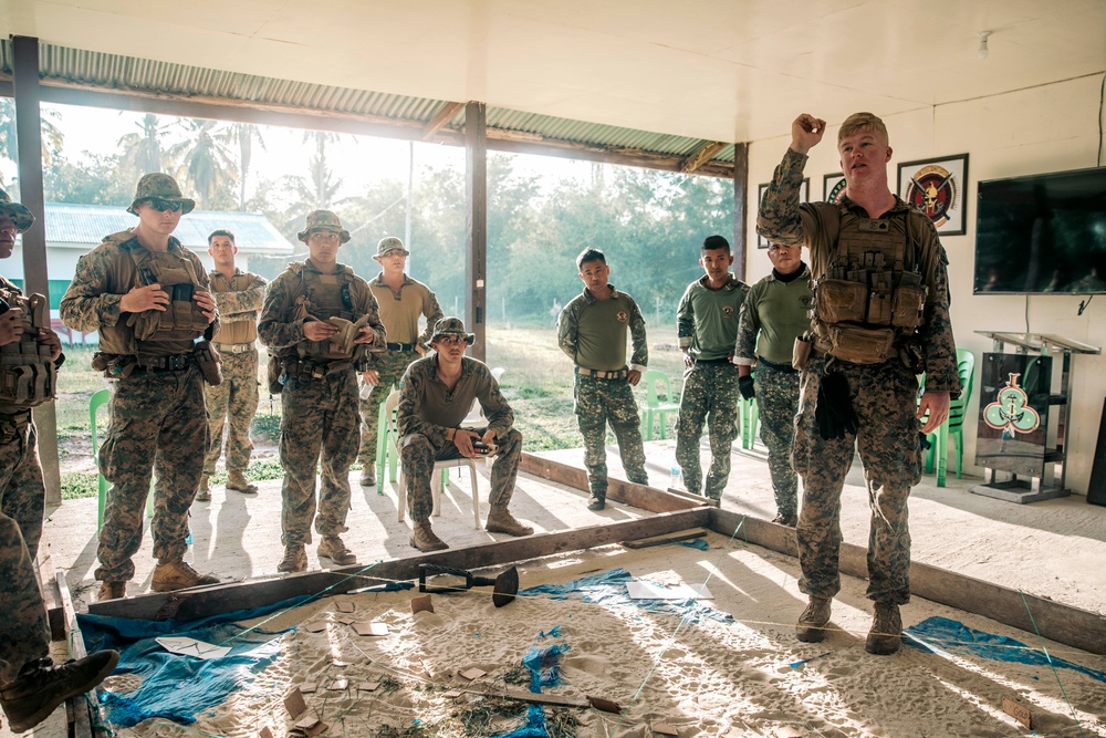 US, Philippine Marines Conduct Reconnaissance Patrols on Palawan