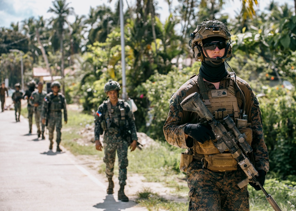 US, Philippine Marines Conduct Reconnaissance Patrols on Palawan