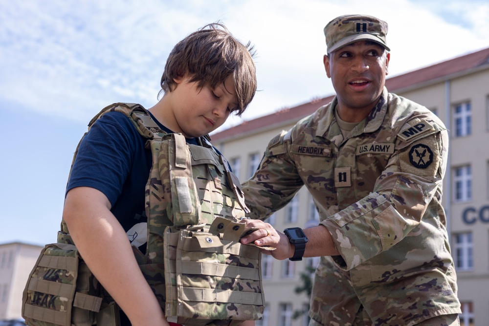 U.S. Army Garrison Poland, 317th MP Battalion invite Polish students to see military life