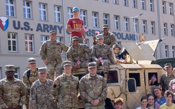 U.S. Army Garrison Poland, 317th MP Battalion invite Polish students to see military life