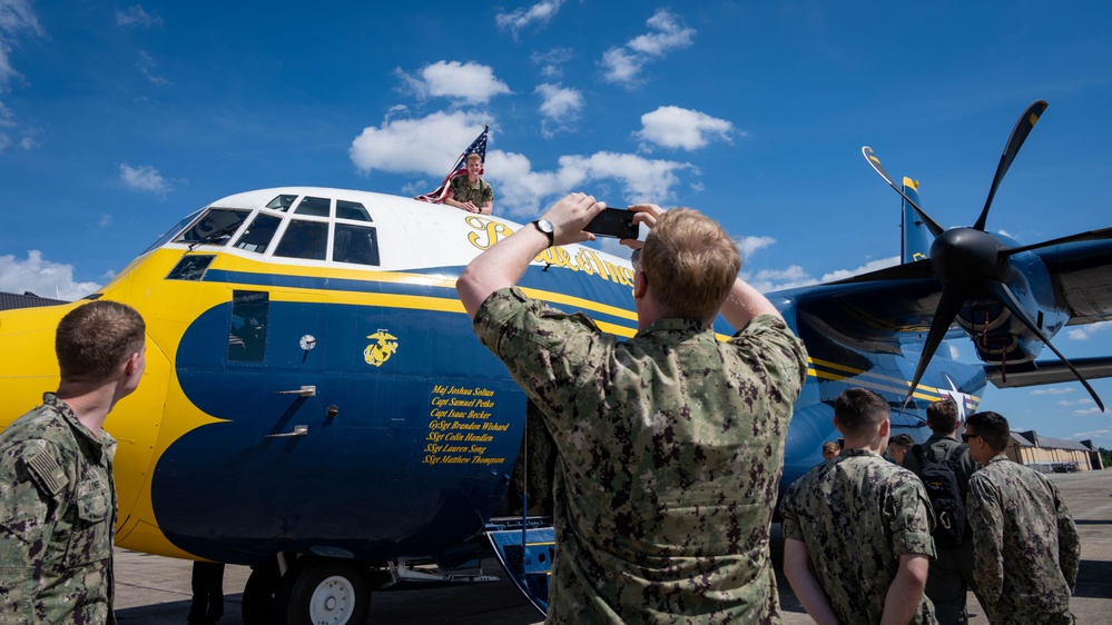 USNA Midshipmen and Staff Tour Blue Angels