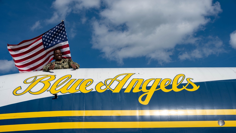 USNA Midshipmen and Staff Tour Blue Angels