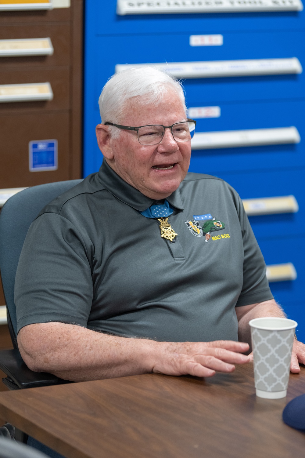 Medal of Honor recipient shares story with, expresses appreciation for Arnold AFB craft crews