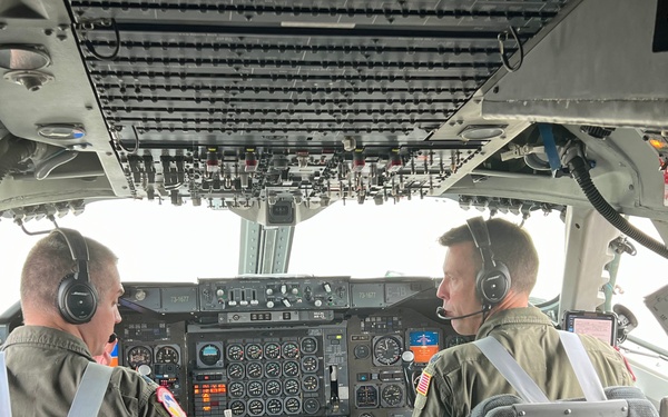 E-4B flight deck