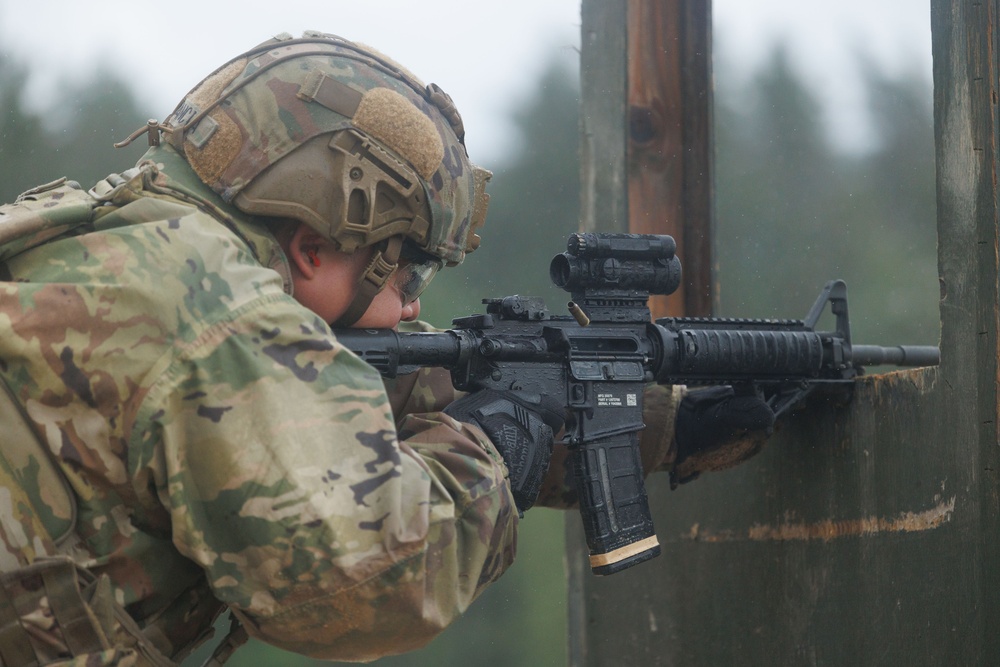 7ATC Soldiers Conduct M4A1 Qualifications