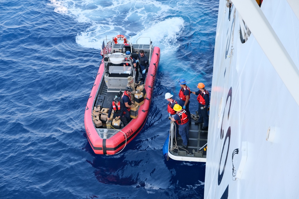 USCGC Munro interdicts drugs in Eastern Pacific Ocean