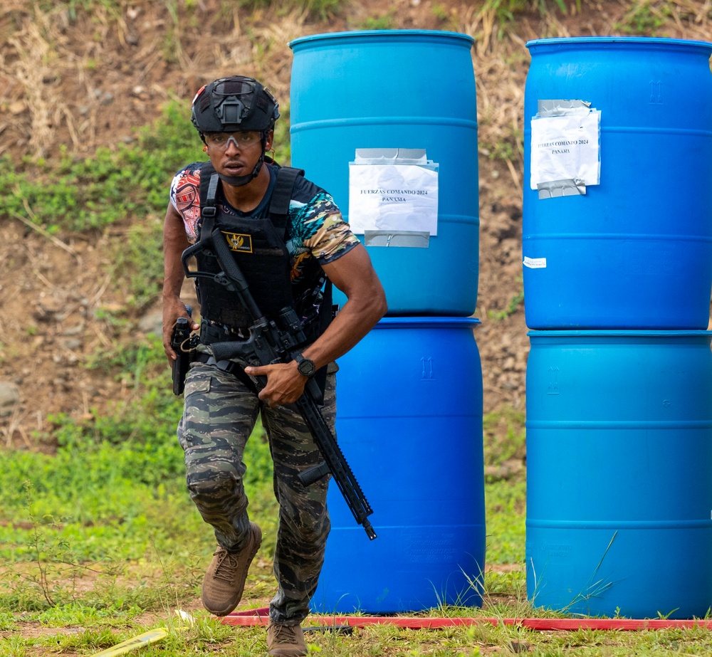 Competitors take part in Fuerzas Comando 24 Assaulter Course IV
